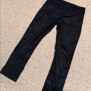 Dark Camo Lulu Lemon 7/8 Leggings, Size 2